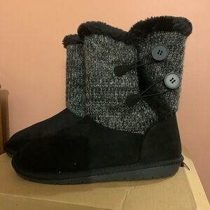 Sugar cozy women’s winter boots black and white size 8